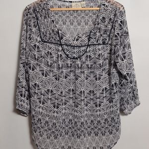 EUC Women’s 1X Black & White Blouse